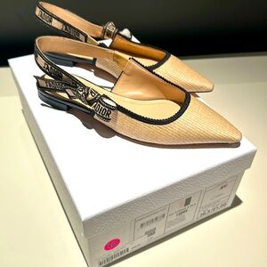 BRAND NEW NEVER WORN Dior straw tan and black Slingback J’Adore flats!